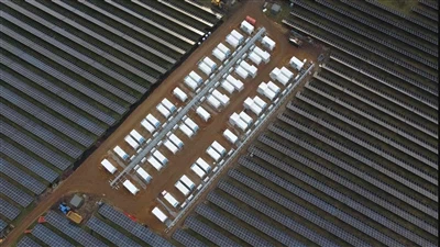 Největší solární -plus{1}}baterie v severní Evropě Park Powers Uo